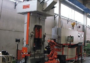 Kovací lisy a automatizace